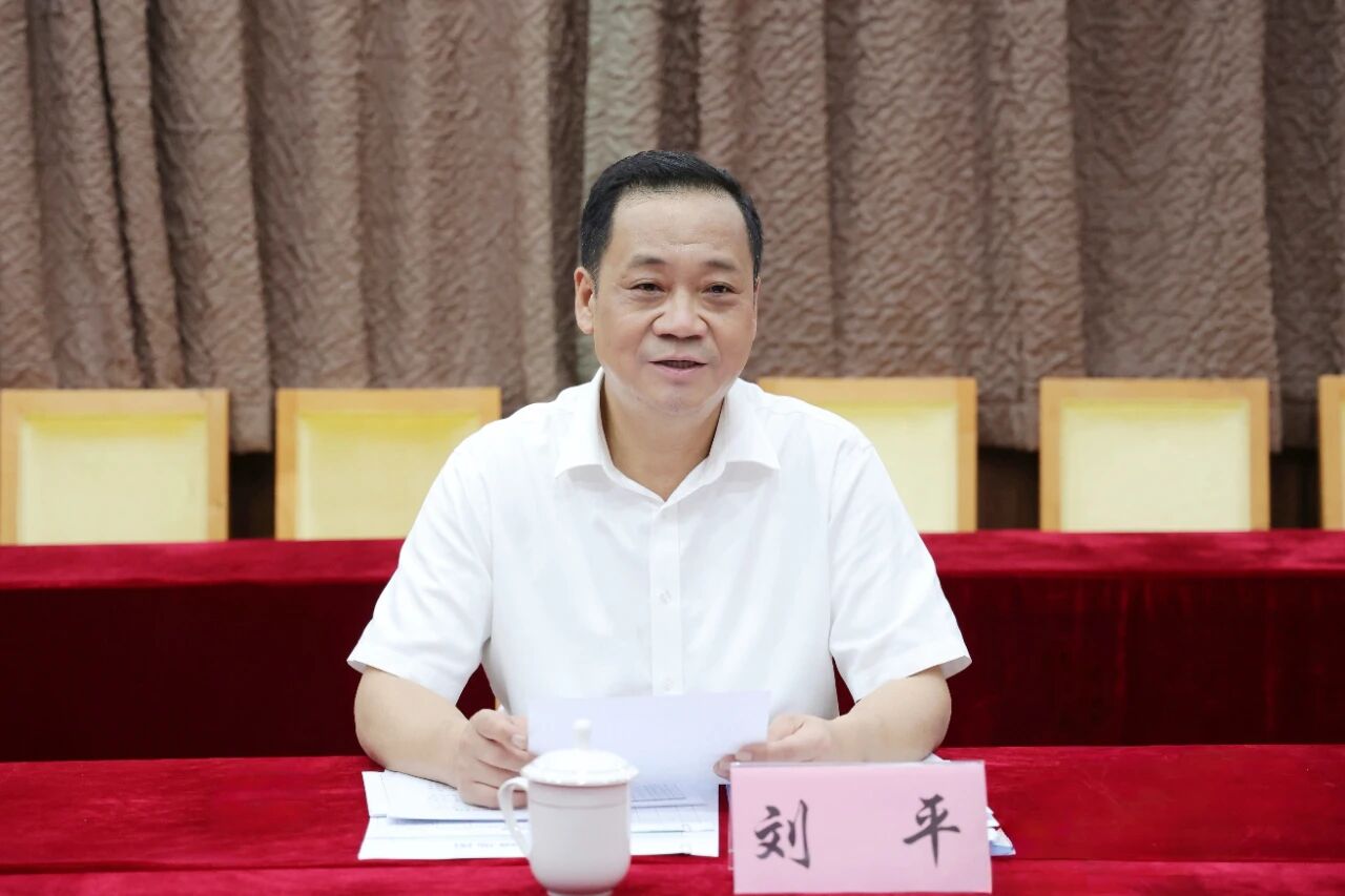 进一步推动产业升级与结构优化！区领导调研青村镇