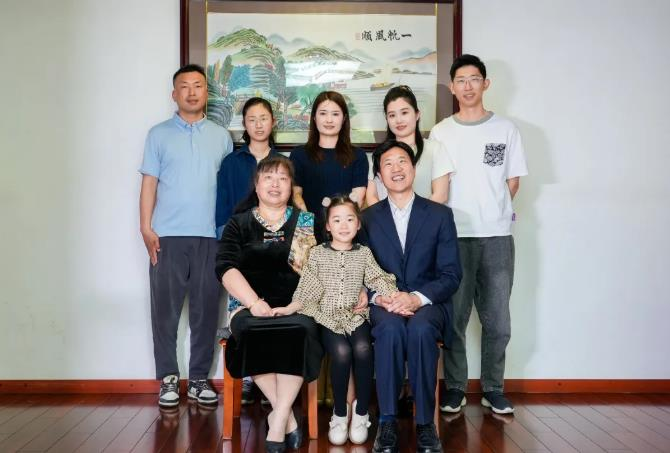 全国文明家庭风采 | 周忠尉家庭：以爱为墨，逆光书写文明“家”话
