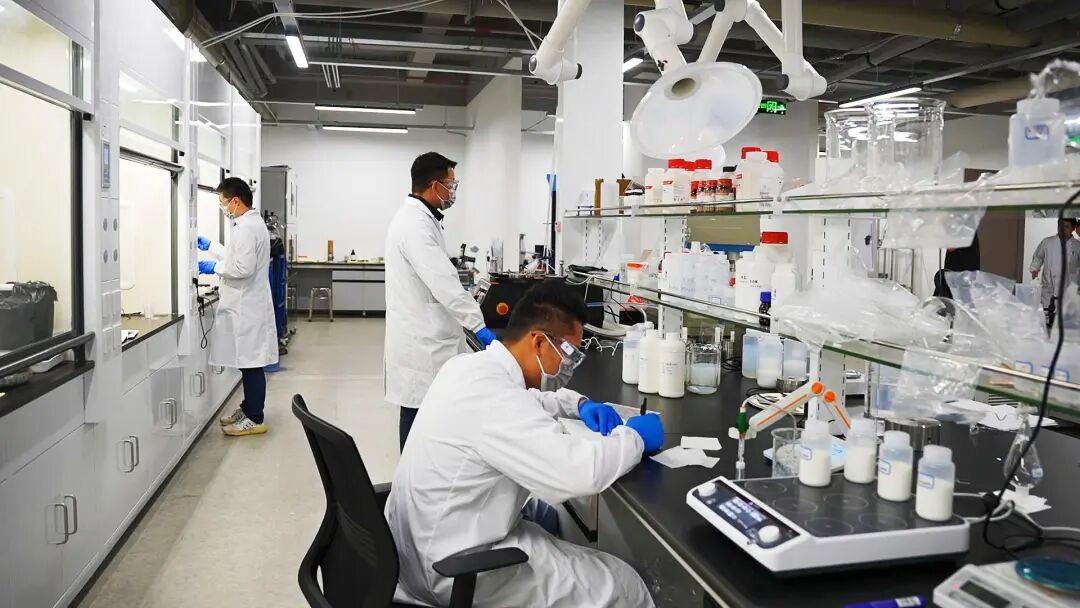 破解半导体材料“卡脖子”问题！看一颗“芯”如何在奉贤扎根生长丨营商环境 “优”无止境