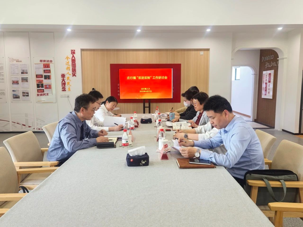 庄行镇人大组织开展“双进双转”工作研讨会