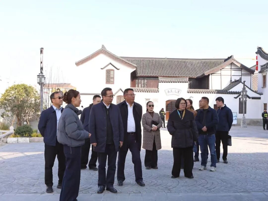 区委副书记唐晓腾赴庄行镇走访调研