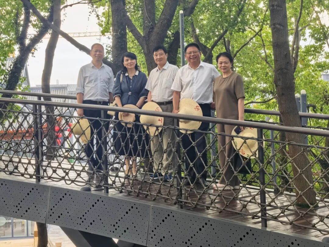 周平一行赴庄行镇调研冷江雨巷城市更新项目