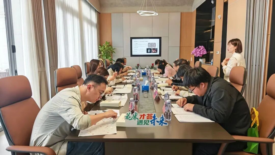 雨巷里的“人才共创”：指尖螺钿和破局思考为千年古镇注入青年智慧