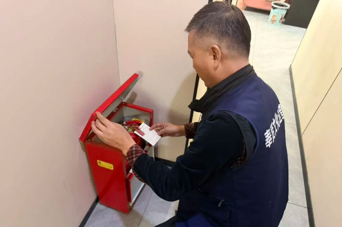 柘林镇深化“四百”大走访，织密辖区“安全网”