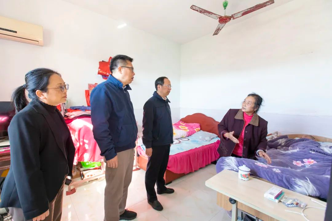 区委常委、政法委书记陈学哲到柘林镇调研走访