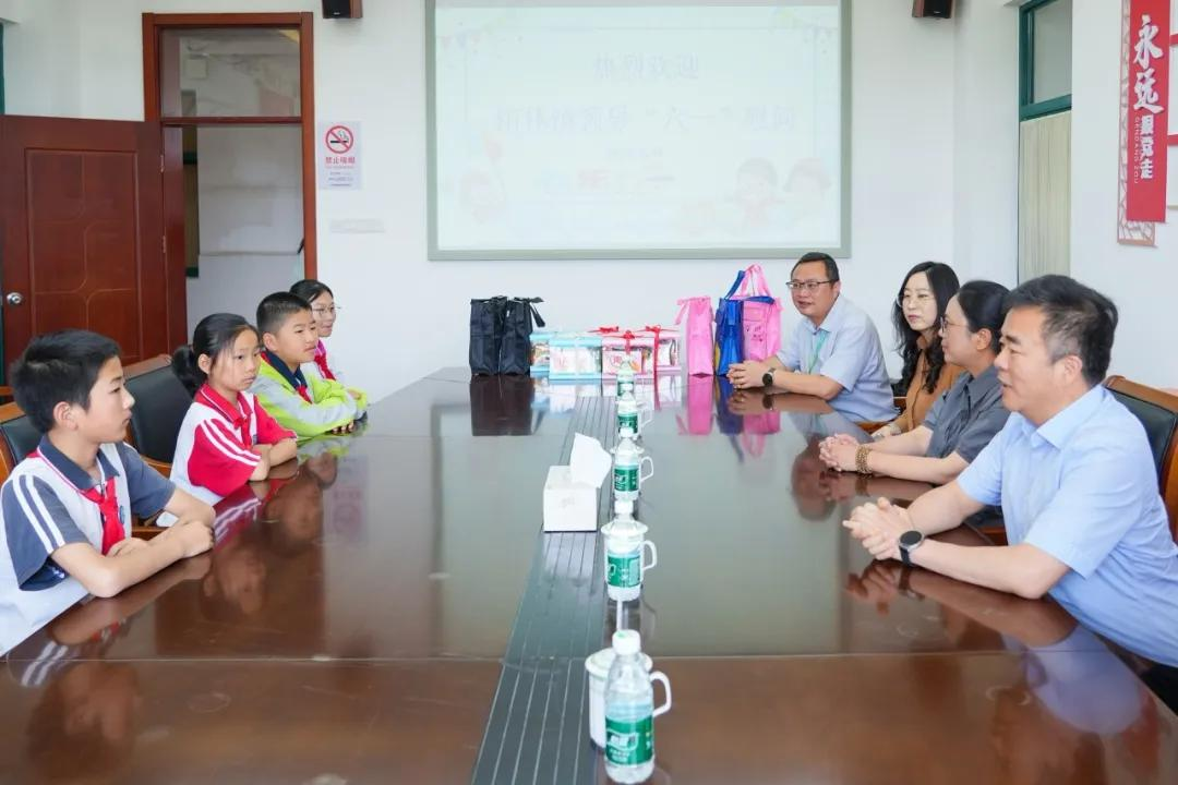 柘林镇举办“六一”主题游园会暨柘邻坊“月亮市集”专场活动